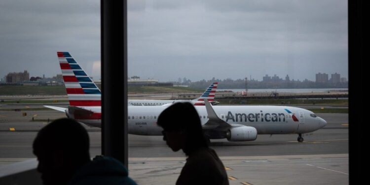 Decenas de vuelos caribeños cancelados tras ataque estadounidense a Venezuela