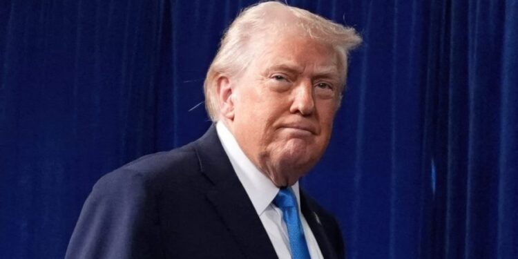 Trump amenaza con demandar a JPMorgan Chase por desbancarización del 6 de enero