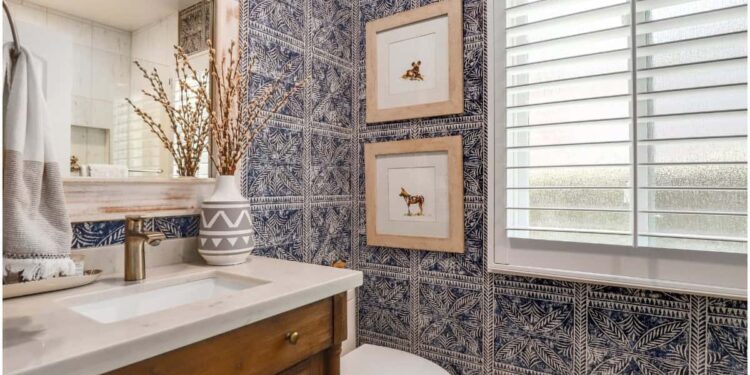 Desglose de costos de remodelación de baños 5×7 para 2025