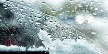 El clima invernal provoca un choque de 100 autos en Michigan