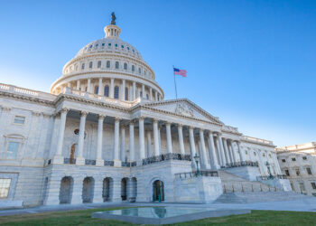 Los constructores dicen al Congreso que las reglas del gobierno están expulsando a los estadounidenses de la vivienda