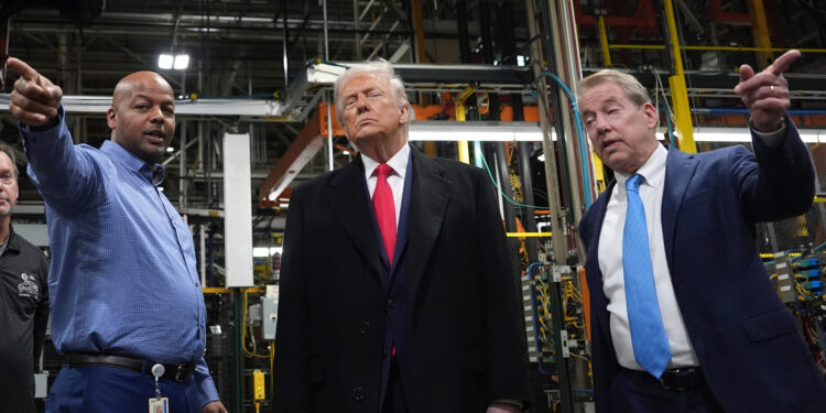 ‘Les prometieron que los precios iban a bajar’: Por qué el argumento sobre los aranceles a los automóviles puede no ayudar a Trump