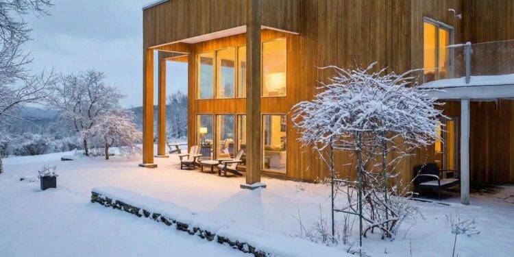 La elegante finca escandinava en el valle del Hudson de Nueva York llega al mercado por 4,5 millones de dólares: “Una ganga que ofrece lo mejor”