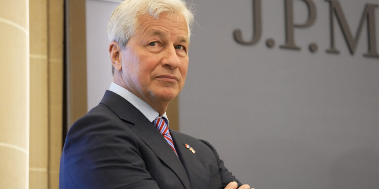 Dimon y los pesos pesados de Wall Street apoyan a Powell