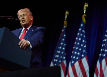 Trump ordena a las empresas de defensa que dejen de recomprar acciones y dividendos