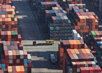 El superávit comercial de China aumenta un 20% hasta un récord de 1,2 billones de dólares, incluso con los aranceles de Trump: NPR