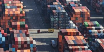 El superávit comercial de China aumenta un 20% hasta un récord de 1,2 billones de dólares, incluso con los aranceles de Trump: NPR