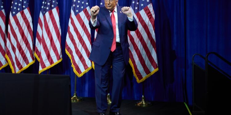 Trump dice que Estados Unidos obtendrá entre 30 y 50 millones de barriles de petróleo de Venezuela a precio de mercado: NPR