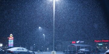 Personas influyentes en el clima inundan las redes sociales antes de la tormenta invernal: NPR