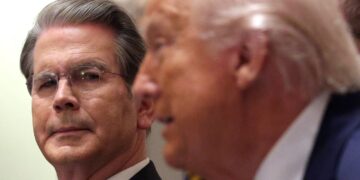 Nuevas monedas rediseñadas que conmemoran el 250 cumpleaños de la nación comienzan a circular hoy: NPR