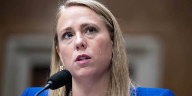 La EEOC de Trump rescinde la guía sobre acoso que cubre a todos: NPR