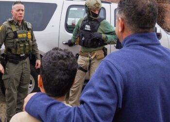 El crecimiento de la población de EE. UU. se está desacelerando, confirma la CBO: NPR