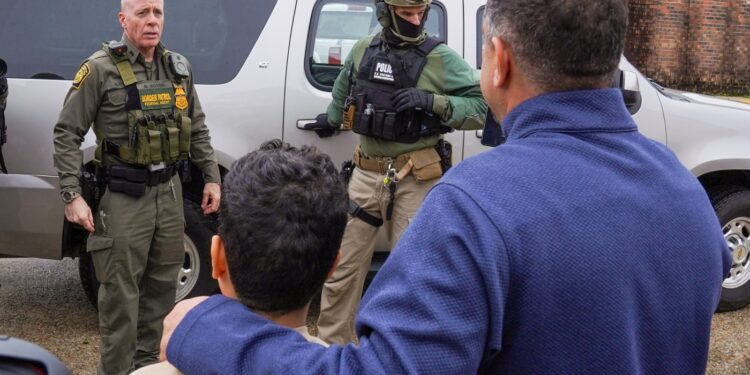 El crecimiento de la población de EE. UU. se está desacelerando, confirma la CBO: NPR