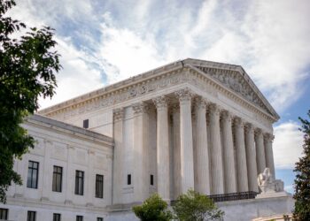 La Corte Suprema parece cautelosa a la hora de permitir que Trump despida a Cook de la Fed: NPR