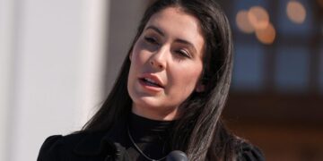 Luna: Trump debería indultar a soldado acusado de apuesta a Maduro