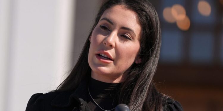 Luna: Trump debería indultar a soldado acusado de apuesta a Maduro